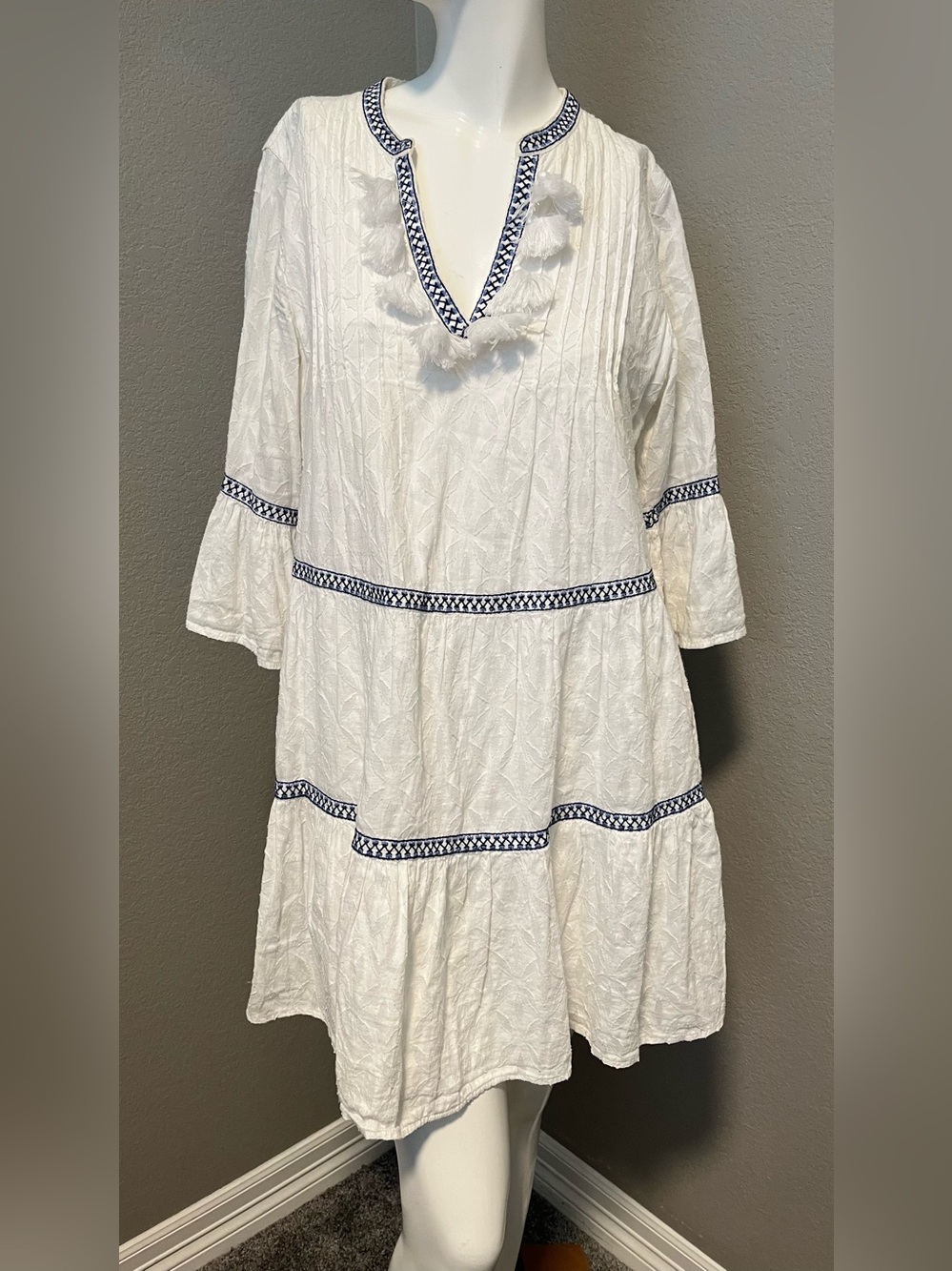 Tommy Bahama Women’s Embroidered White /Navy Tiered Cotton Mini Dress Size S/P - Picture 2 of 13